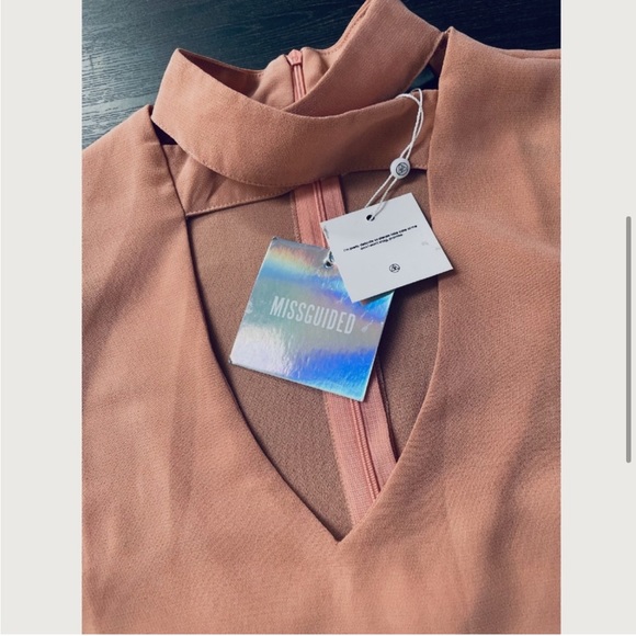 MISSGUIDED Cut Out Choker Neck Long Sleeve Top - Picture 4 of 10